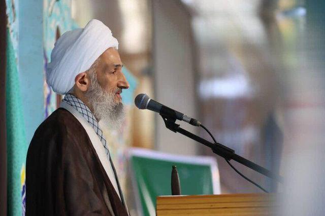 امام جمعه ساری: سپاه و بسیج خط مقدم مقابله با تروریست‌ها هستند