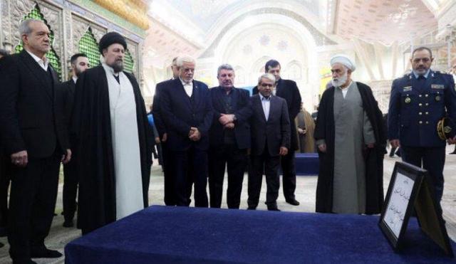 ببینید | تجدید میثاق پزشکیان و اعضای دولت با آرمان‌های امام خمینی (ره)