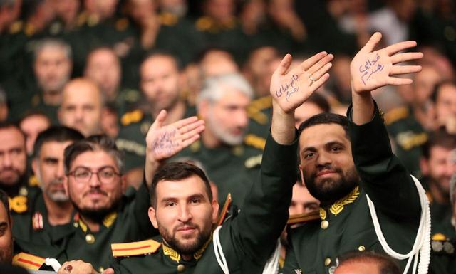 سپاه پای کار انقلاب و مردم/ بازی نخ نما شده اروپایی‌ها