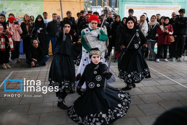 نمایشی از مقاومت تاریخی زنان بر پهنه رودکی+فیلم