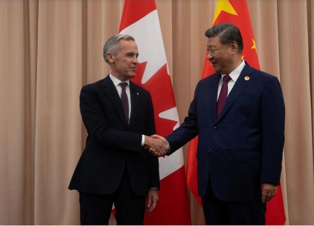 سایه تعرفه ۱۰۰ درصدی ترامپ بر سر اتاوا؛ چرا واشنگتن نگران توافق تجاری چین و کانادا شد؟