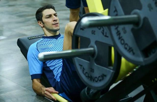 سیدحسین در سپاهان بی رقیب شد!