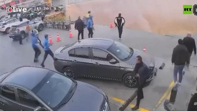 فرو ریختن پمپ‌ بنزین در قاهره