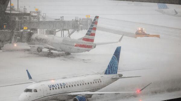 بمب جوی، ۴۵۰۰ پرواز آمریکا را لغو کرد