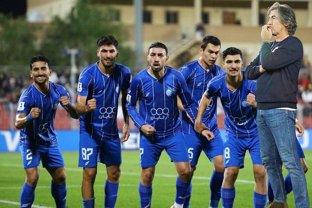 بازگشت استقلال به قلعه