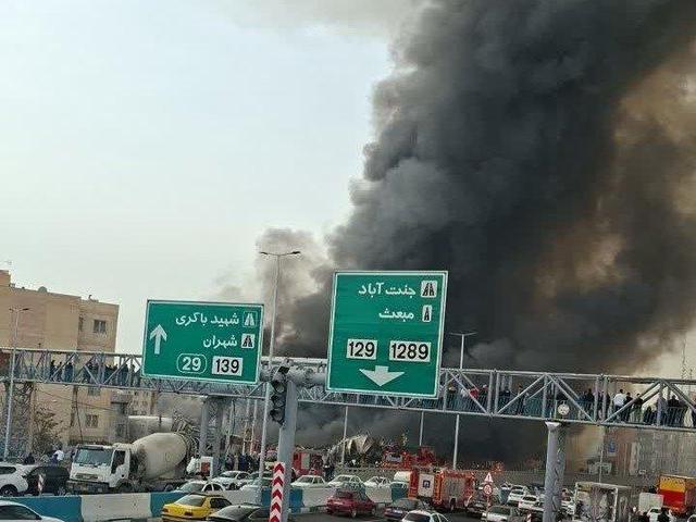 آتشسوزی مهیب در بازار جنت تهران + عکس | محل حادثه یک سوله ۲ هزار متری است | آتش نشانی: آتشسوزی بسیار گسترده است