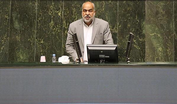 انتقاد یک نماینده از صدا و سیما؛ مجری‌هایی آورده‌ که برای جذب مشتری دلقک‌گونه حرف می‌زنند/ خصولتی‌ها مثل شترمرغ هستند؛ نه بار می‌برند نه تخم می‌گذارند