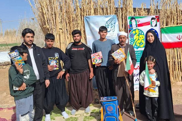 بردن کتاب به سیاه چادرهای ایلام با طرح فرهنگی «آفتاب، روایت آرش کمانگیر»