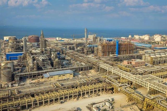 فاز دوم پتروشیمی بوشهر مورد بهره‌برداری قرار گرفت