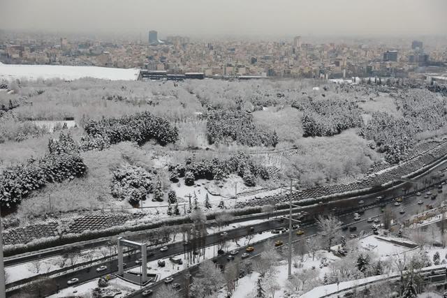 سرما همراه با بارش برف و باران در انتظار پایتخت‌نشینان