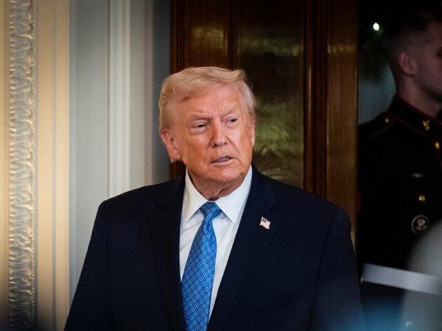 دونالد ترامپ از سوال جنجالی دستپاچه شد؛ خبرنگاران را بیرون کنید +ویدیو