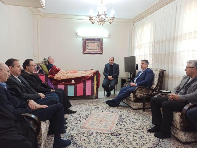 استاندار مرکزی: دیدار با خانواده شهدا و جانبازان، تقویت روحیه برای مدیران است