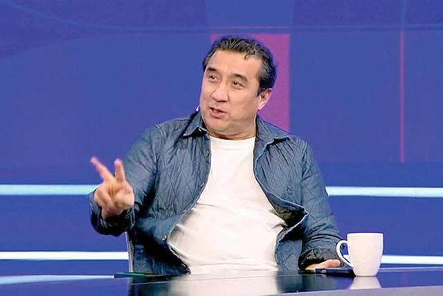 خداداد عزیزی مقابل خبرنگاران: به ما رحم کنید!