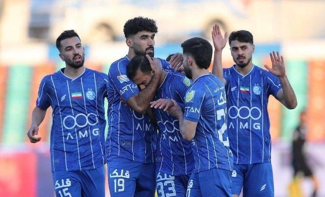 استقلال ترک عادت نکرده است | معضل بزرگی که روی بازیکنان تاثیر منفی می‌گذارد