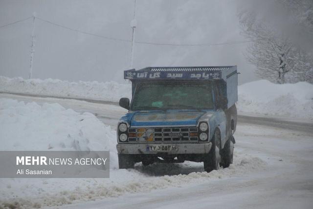 بارش برف در فریدونشهر و بویین‌میاندشت؛ پرهیز از سفرهای غیرضروری