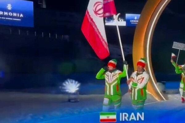 لحظات احساسی و اشک‌های پرچمدار بانوی ایرانی در مراسم رژه