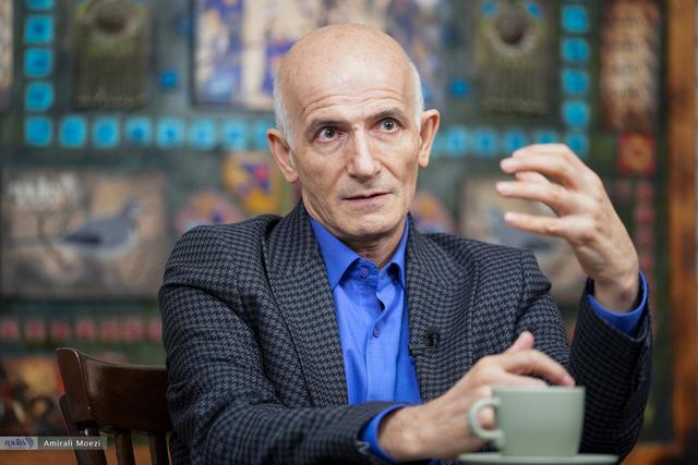 ببینید| آدمی که هیچ کاری در این مملکت نمی‌کند آلاف و الوف دارد، ولی یک روشنفکر هیچ چیزی ندارد