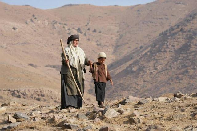 نگاهی به فیلم «کوچ»؛ روایتی باورپذیر از کودکی شهید سلیمانی