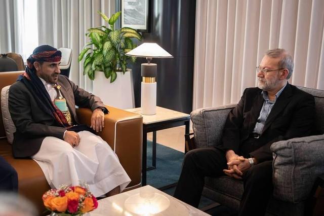 دیدار لاریجانی با سخنگوی انصارالله یمن+ عکس