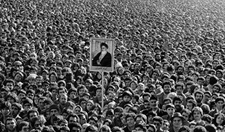 ۲۲ بهمن؛ گذار تاریخی ایرانیان از سلطنت به جمهوری اسلامی