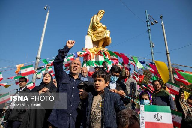 این جا میدان مولوی اهواز است؛ همه آمده‌اند