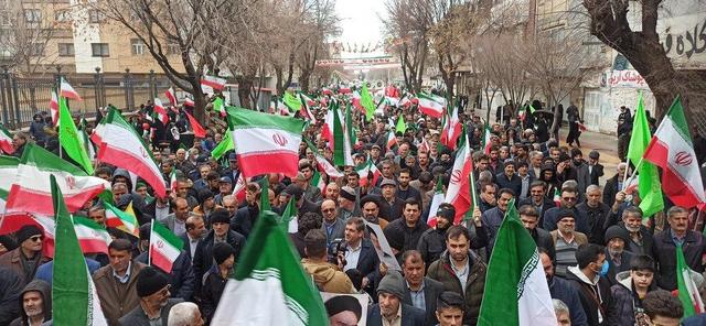 آغاز راهپیمایی ۲۲ بهمن با حضور گسترده مردم در خراسان‌جنوبی