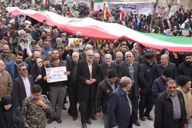 خروش کرمانشاهیان در راهپیمایی ۲۲ بهمن در قاب تصویر