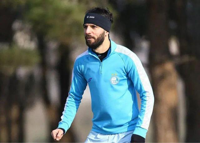 عکس | ستاره استقلال در کنار برنده توپ طلا