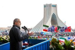 مردم ایران برای پاسداشت انقلاب و اطاعت از رهبری به صحنه آمدند/ ایران سر خم نخواهد کرد