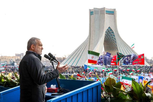 مردم ایران برای پاسداشت انقلاب و اطاعت از رهبری به صحنه آمدند/ ایران سر خم نخواهد کرد