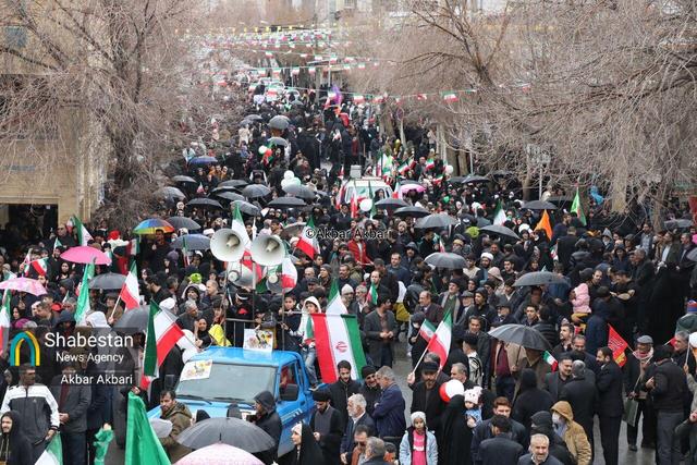 جشن پیروزی انقلاب در بام ایران