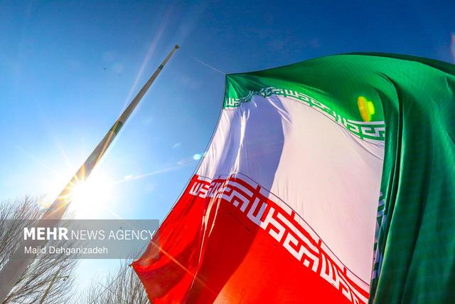 راهپیمایی ۲۲ بهمن در مشهد؛ پایتخت معنوی ایران آغاز شد