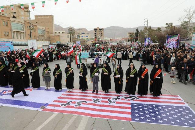 فریاد استکبارستیزی مردم ایلام بر سر آمریکا و اسراییل