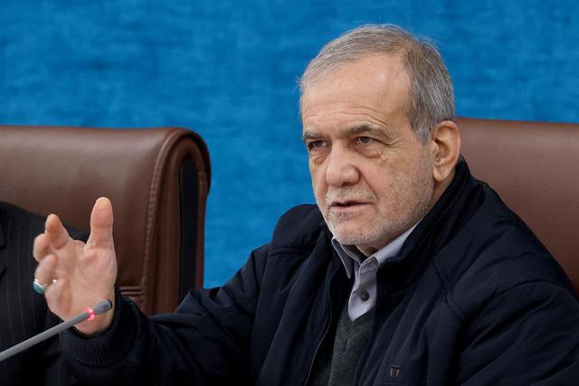 رئیس‌جمهور با مترو به راهپیمایی ۲۲ بهمن رفت +ویدیو