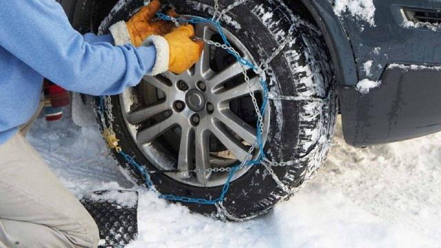 تردد در گردنه چری کوهرنگ روز پنجشنبه۲۳ بهمن فقط با زنجیرچرخ امکان‌پذیر است