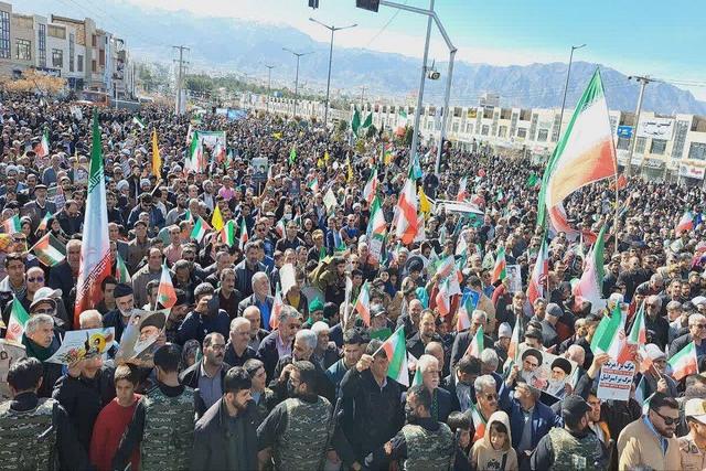 مشارکت شهروندان خراسان جنوبی در راهپیمایی ۲۲ بهمن نمایش مقتدرانه وحدت ملی بود