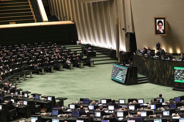 سال آینده حداقل ۵۰ هزار خودرو از مناطق آزاد وارد کشور می شود + جزئیات مصوبه مهم مجلس در بودجه ۱۴۰۵