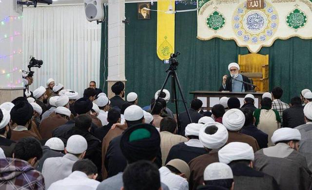 تولیت آستان قدس رضوی: پیام دین را با منبر و فضای مجازی گسترش دهیم