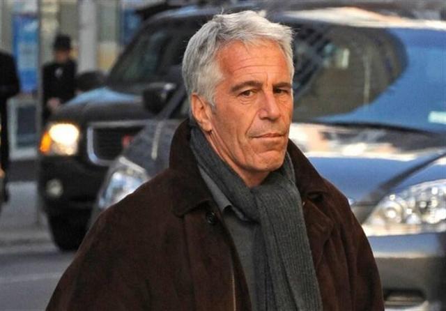 فریاد در کنگره: «روزنامه‌نگارها را می‌گیرید، پدوفیل‌ها را نه!»