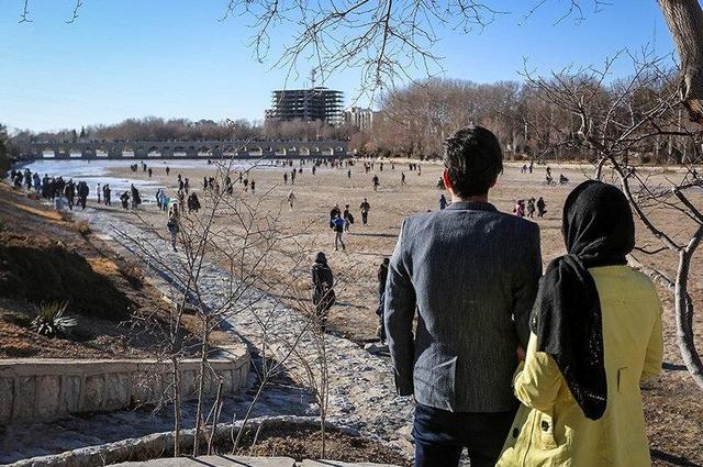 زاینده‌ رود فروردین ۱۴۰۵ باز می شود 