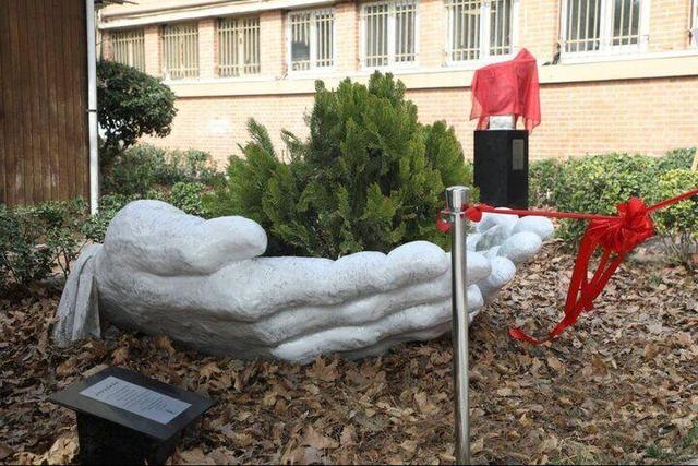 رونمایی از ۲ تندیس هنری در محوطه بنیاد رودکی