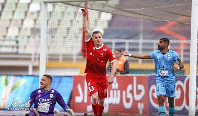 حمله هواداران پرسپولیس به دنیل گرا؛ آقایان این بشر را از کجا آوردید؟