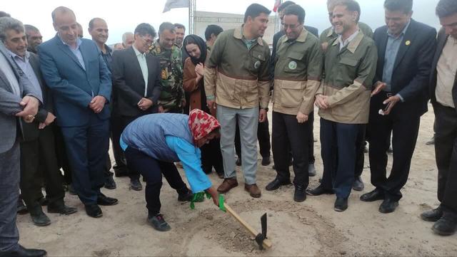 توسعه انرژی‌های تجدیدپذیر برای مبارزه با بیابان‌زایی در بم