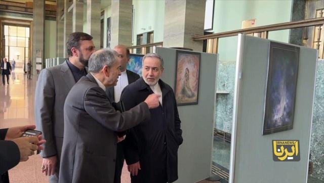 بازدید عراقچی از نمایشگاه آثار استاد فرشچیان در مقر سازمان ملل در ژنو + فیلم