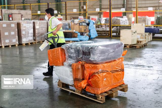 بیش از ۴۷ میلیون دلار کالای همراه مسافر از گمرک منطقه آزاد قشم ترخیص شد