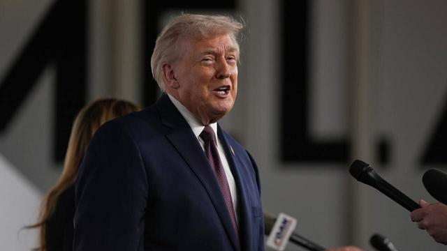 ببینید | ترامپ: اوباما نباید درباره فضایی‌ها اطلاعات می‌داد!