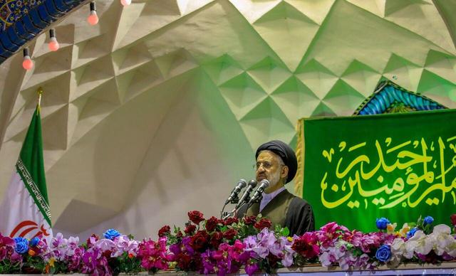 مذاکره از موضع عزت/ ایران در برابر تهدید کوتاه نمی‌آید