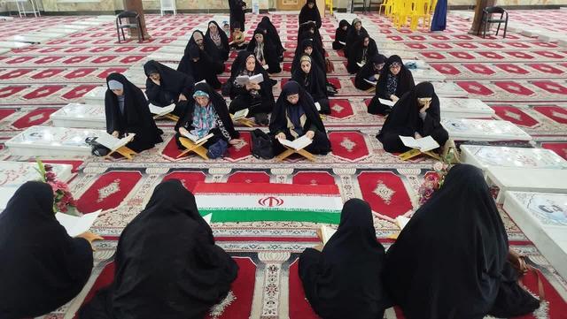 برگزاری محفل انس با قرآن در گلزار شهدای آستانه اشرفیه