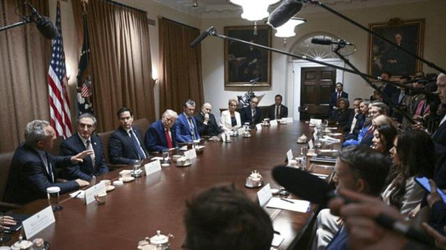 ادعای رویترز به نقل از مقام ارشد کاخ سفید: هنوز در داخل دولت پشتیبانی یکپارچه‌ای برای شروع حمله نظامی به ایران وجود ندارد