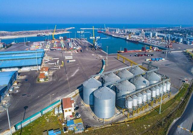 رشد ۲۲ درصدی تخلیه مواد نفتی در بندر امیرآباد/ افزایش ۱۰ درصدی بارگیری